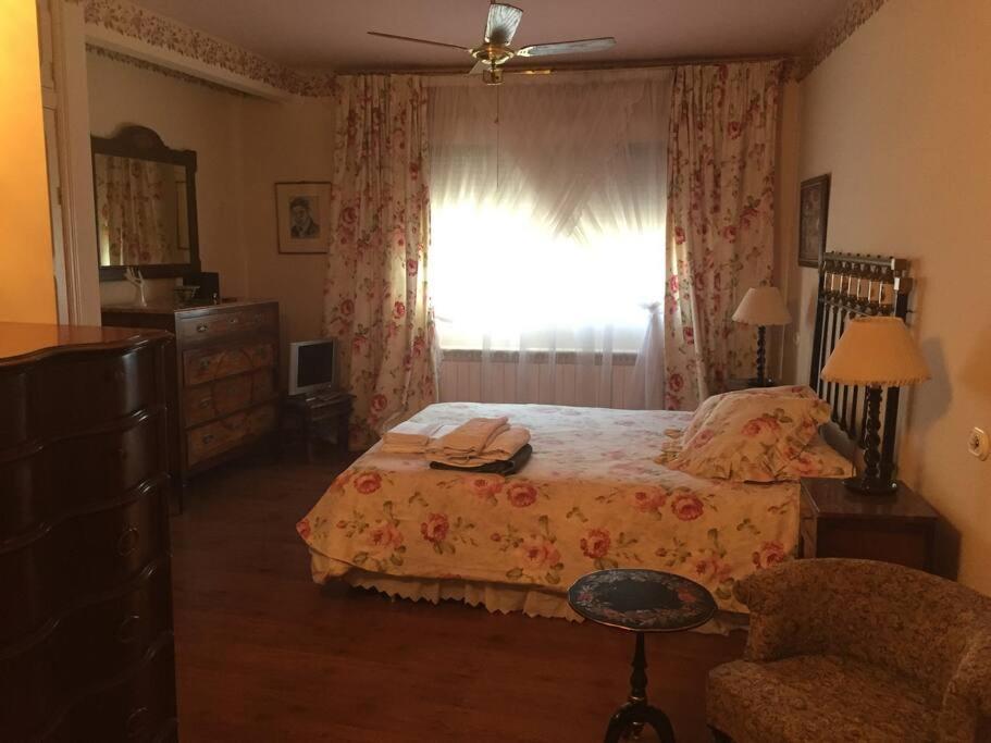 Con Piscina Privada Ferienhaus